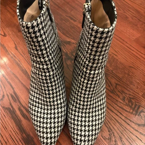 J. Crew Black and White Houndstooth Heeled Boots AB116 - Picture 5 of 8